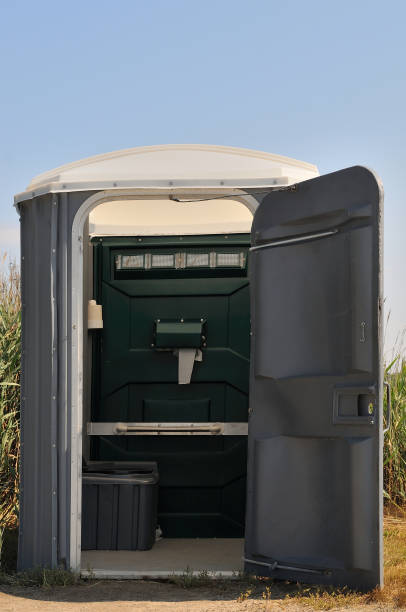 Best Portable restroom trailer rental  in Windermere, FL